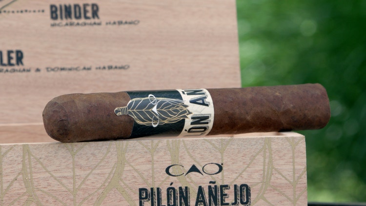 cigar advisor #nowsmoking cigar review cao pilon anjeo - setup shot of cigar on box