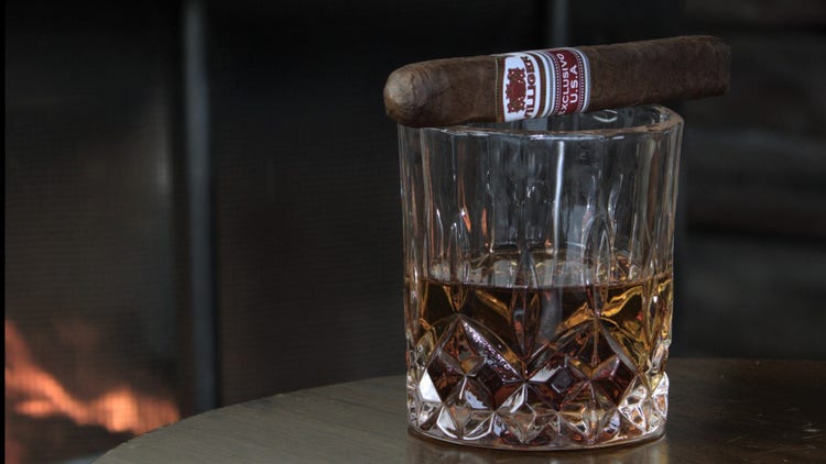 villiger exclusivo USA single cigar and whiskey