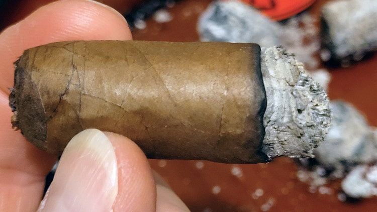 Camacho Corojo cigar review does Camacho taste like a Cuban cigar