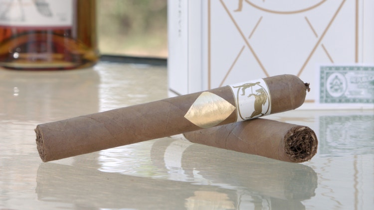 cigar advisor #nowsmoking cigar review cavalier geneve white series - setup shot of two cigars with the box in the background