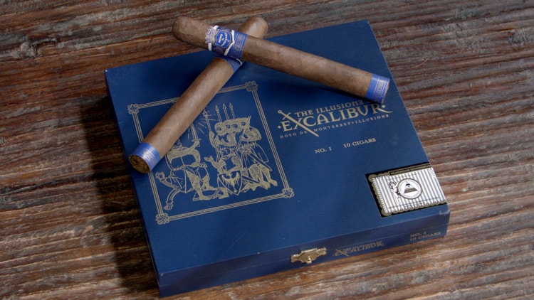 cigar advisor #nowsmoking cigar review hoyo illusione of excalibur no. 1 - setup shot of cigars displayed on top of their box