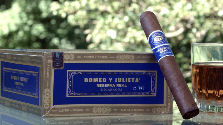 #nowsmoking Romeo y Julieta Reserva Real Nicaragua cigar review 1 - box and single cigar