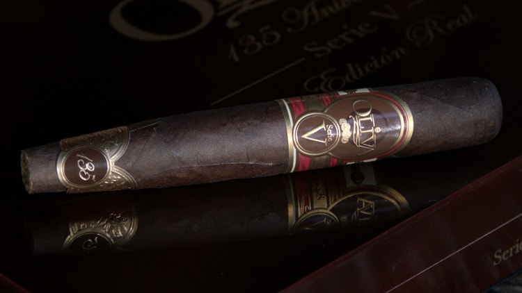 cigar advisor panel review oliva serie v 135th anniversary setup 1 cigar on box