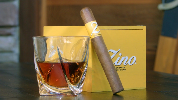 zino nicaragua toro in front of its box and with a glass of rum #nowsmoking cigar review