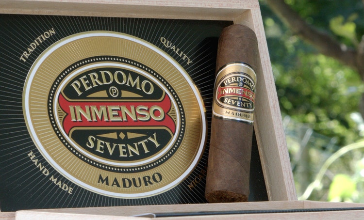 perdomo inmenso seventy maduro robusto #nowsmoking cigar review with cigar inset in the box lid