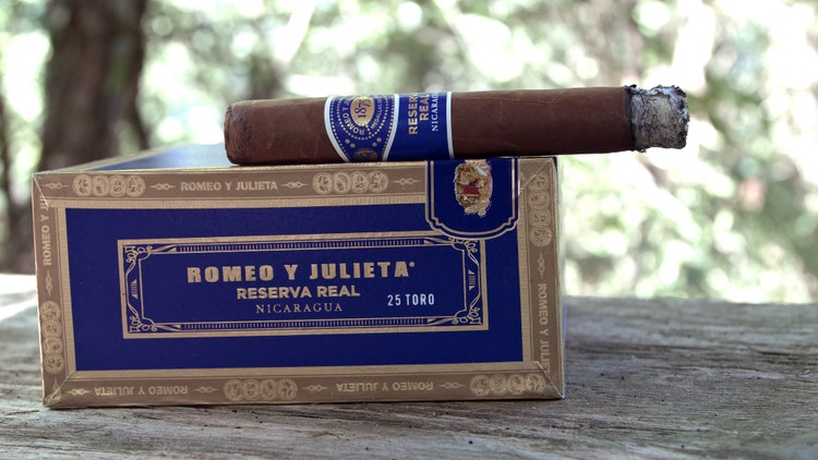 #nowsmoking Romeo y Julieta Reserva Real Nicaragua smoking cigar
