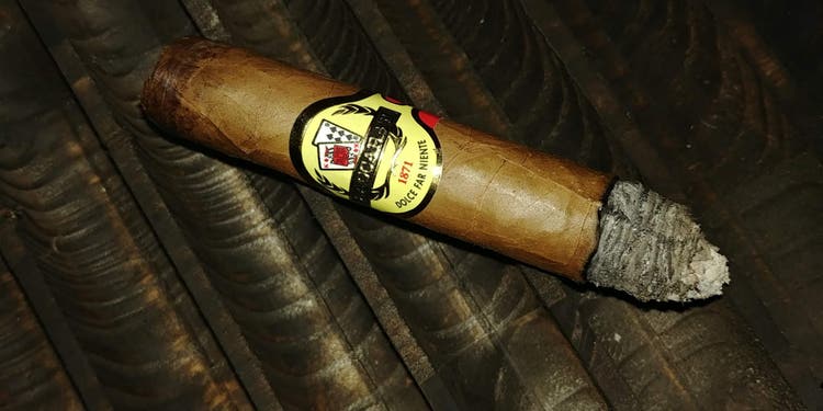 #nowsmoking Baccarat cigar review by Jenny Ryan