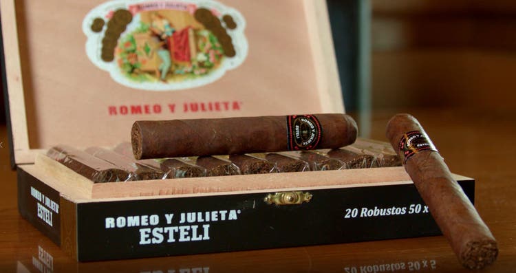 Romeo y Julieta Esteli cigar review box image 1