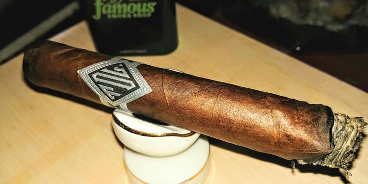 DT&T Saka Todos Las Dias cigar review by John Pullo