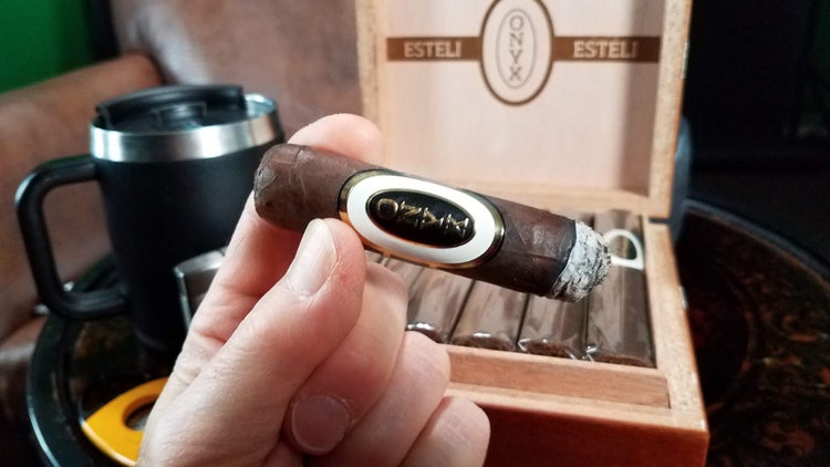 #nowsmoking Onyx Esteli cigar review closeup of single cigar