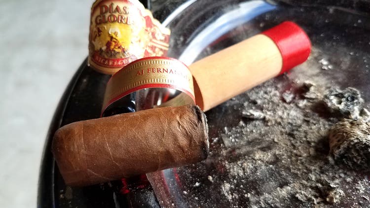 #nowsmoking AJ Fernandez Dias de Gloria cigar review - last third