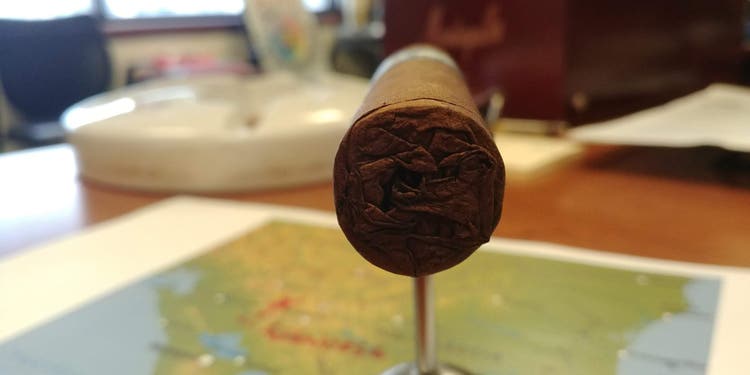 Aganorsa Cigars Guide JFR Lunatic Maduro cigar review by John Pullo what a closed foot cigar looks like