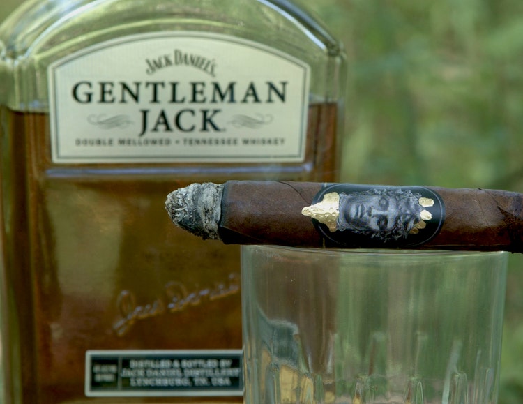 #nowsmoking May 20 2020 Alec Bradley Gatekeeper cigar pairing with Jack Daniels