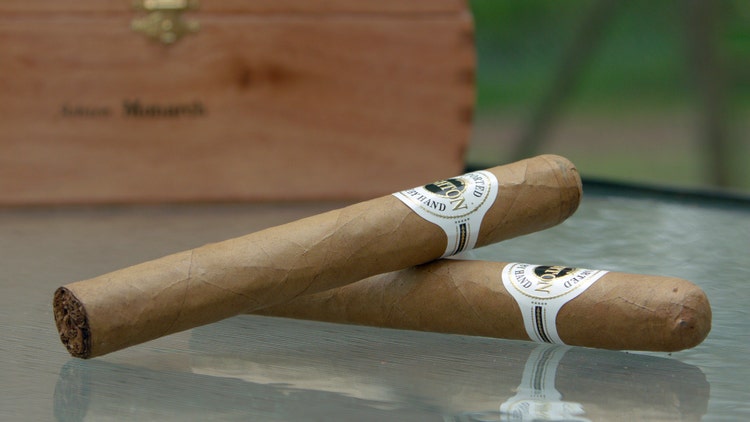 Ashton Classic Monarch cigars in tubes