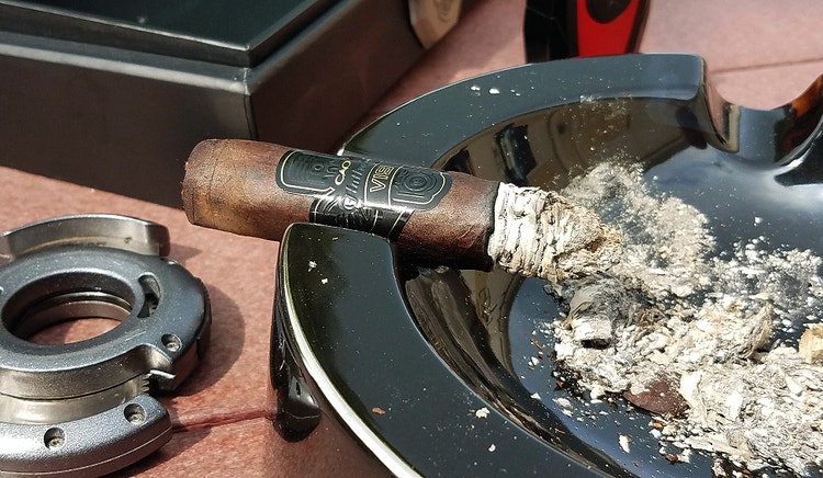 #nowsmoking cao flathead v19 camshaft cigar review by Gary Korb ashtray