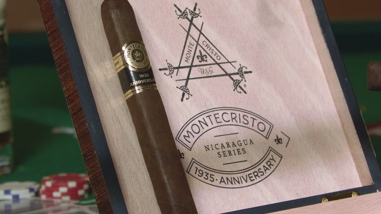 Montecristo 1935 Anniversary cigar and box
