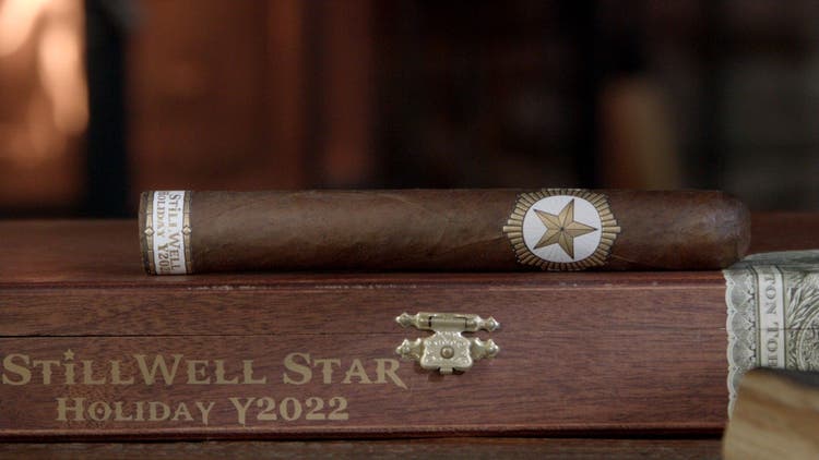 cigar advisor #nowsmoking cigar review dunbarton stillwell star holiday y2022 - setup image of cigar resting on its box