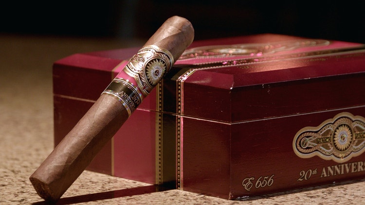 #nowsmoking Perdomo 20th Anniversary Sun Grown Cigar Review closeup 2