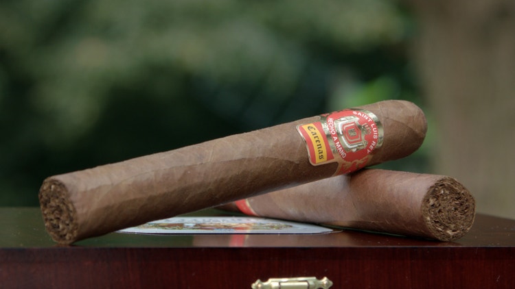 saint luis rey carenas toro cigars resting on the box from the cigar advisor panel review