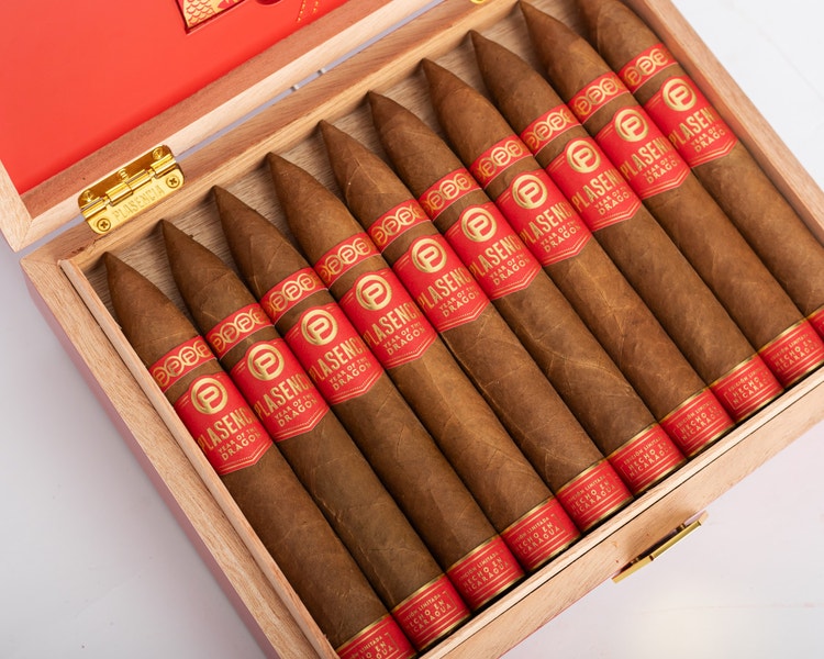 cigar advisor news – plasencia releases year of the dragon cigar – release – open box detail